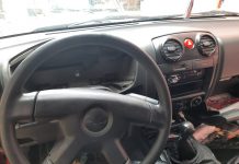 Ladrones desmantelaron una camioneta en Cuenca