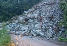 Gran deslizamiento obstaculiza la vía Paute-Guarumales-Méndez, en La Libertad