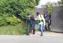 Detienen a presunto microtraficante en la vía a Santa Ana, en Cuenca