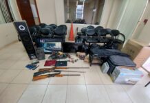 Tres casas allanadas en el cantón Santa Isabel