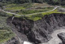 Socavón en Napo pone en riesgo oleoducto de petróleo