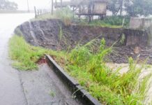 Creció el río Upano y provoca socavamiento en la vía Macas-Puyo