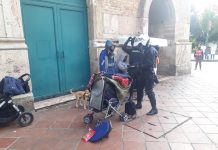 Decomisan armas blancas a indigente en el Centro Histórico de Cuenca