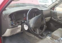 Delincuentes robaron los accesorios de dos vehículos