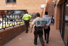 Cámaras registraron a dos venezolanos que robaron una bicicleta en Cuenca