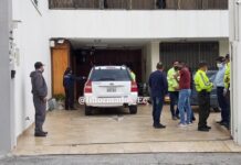 Cuatro delincuentes armados fueron detenidos cuando ingresaron a una casa