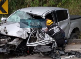 Violento choque entre camión y camioneta deja un herido