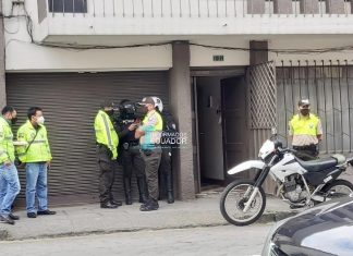 Nueva muerte violenta en el Centro Histórico de Cuenca El cadáver fue trasladado al centro forense.