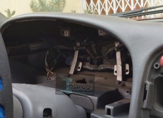 Delincuentes roban accesorios de dos vehículos